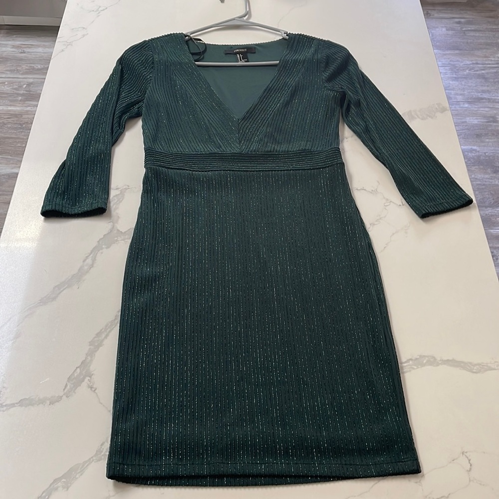 Forever 21 Dress. Size Small. Green shimmer Half Sleeve